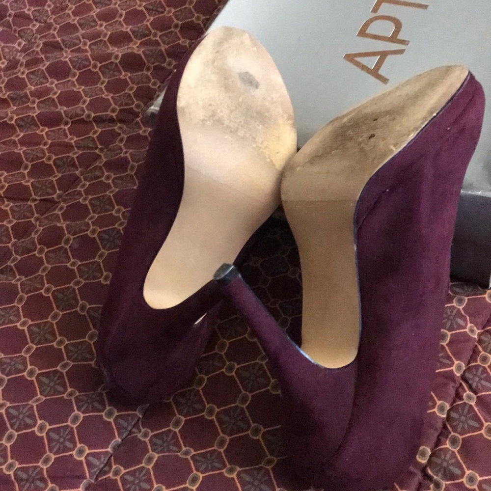 Shoes - Picture 6 of 9